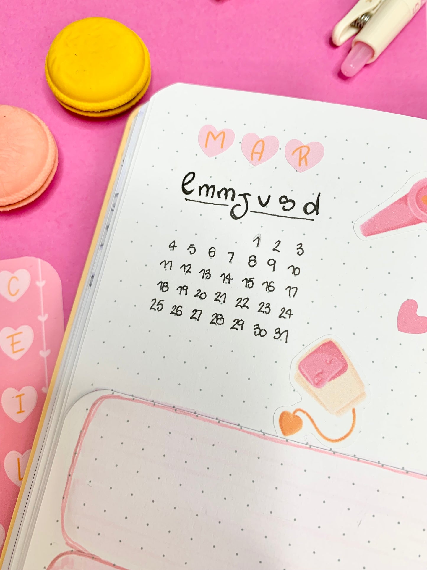 Feuille d’autocollants / stickers mat lettres coeur( bullet ,journaling , déco , scrap , …etc)