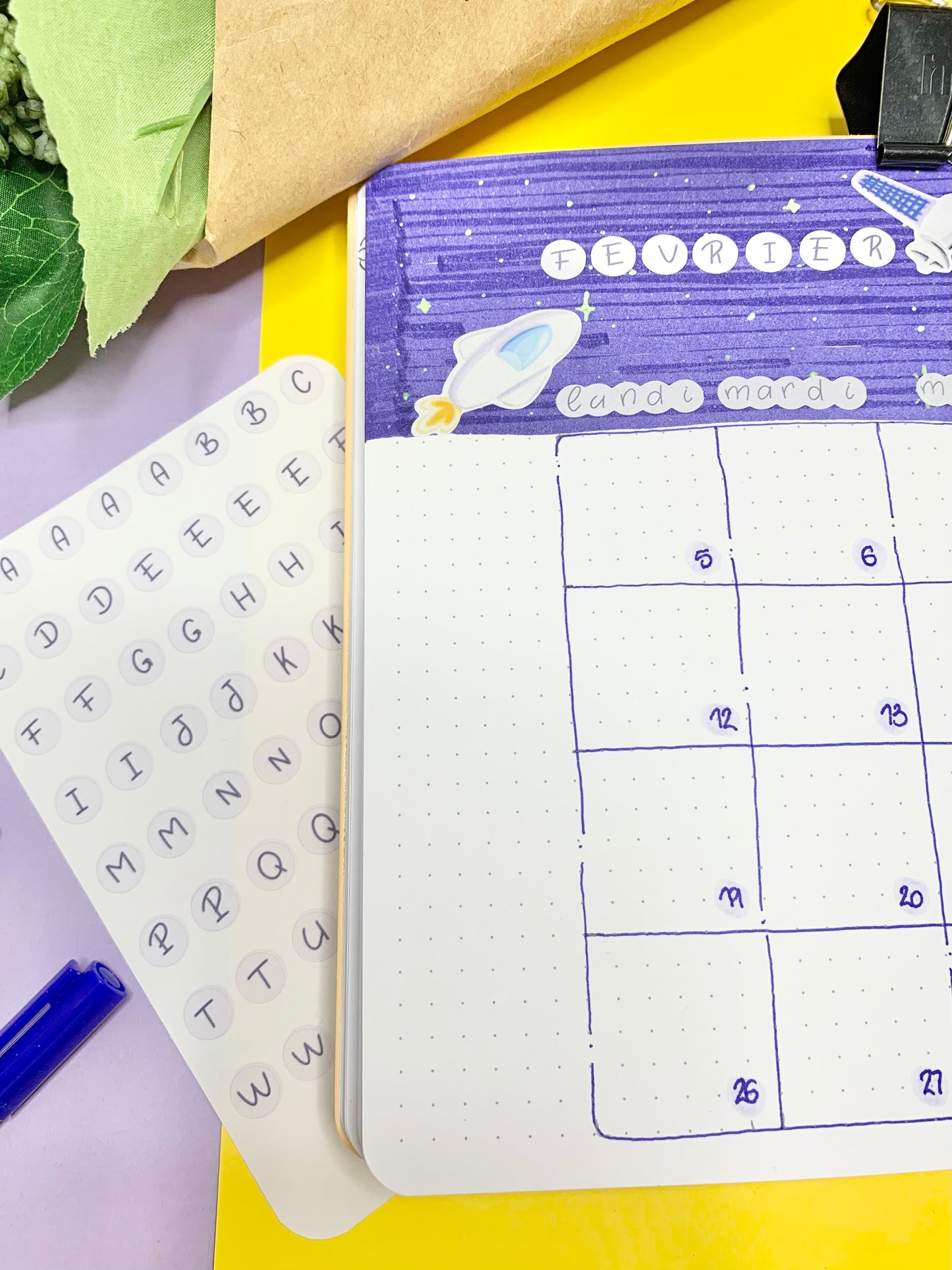 Feuille d’autocollants / stickers mat lettres space( bullet ,journaling , déco , scrap , …etc)