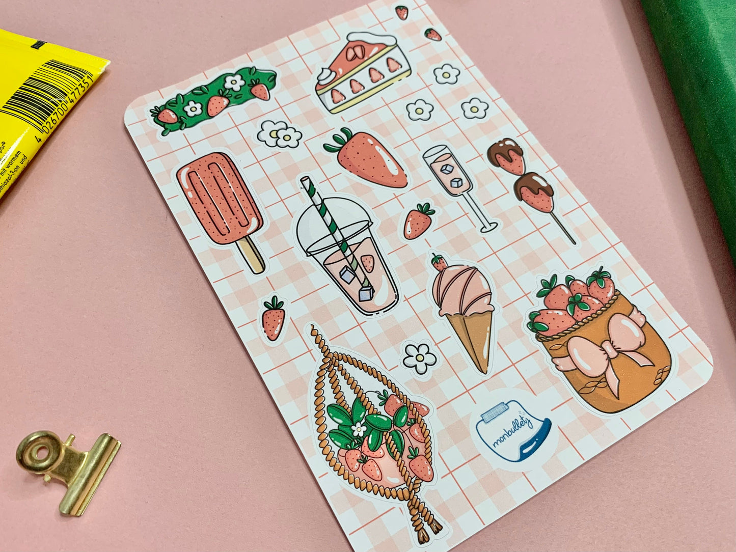 Feuille d’autocollants / stickers mat fraises ( bullet ,journaling , déco , scrap , …etc)