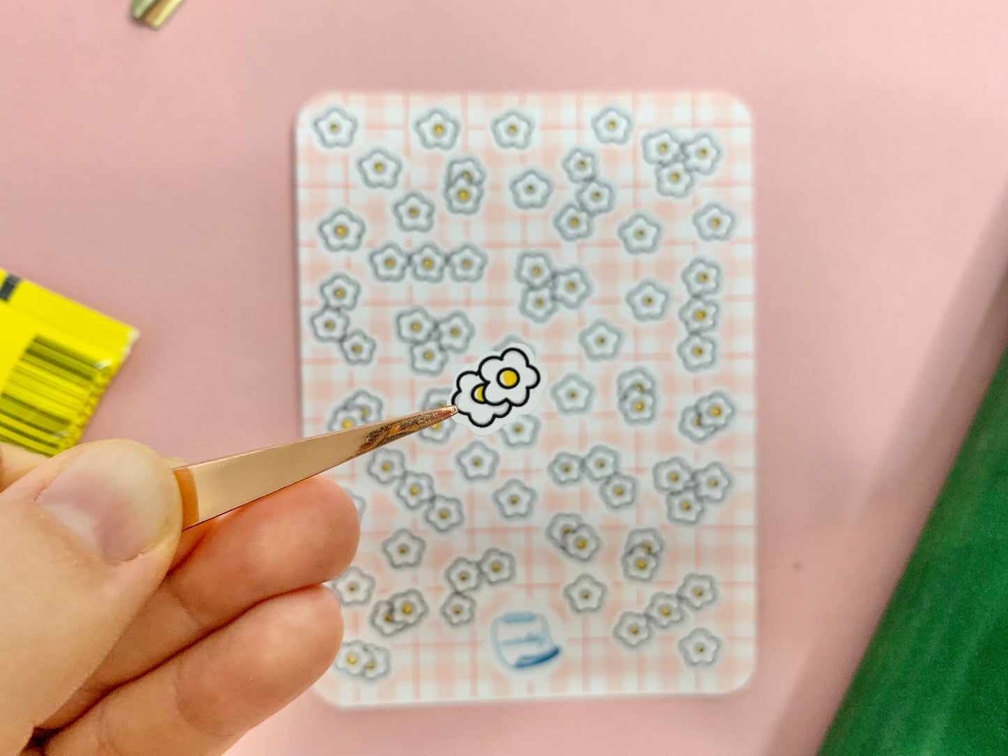 Feuille d’autocollants / stickers mat fleur de fraisier ( bullet ,journaling , déco , scrap , …etc)