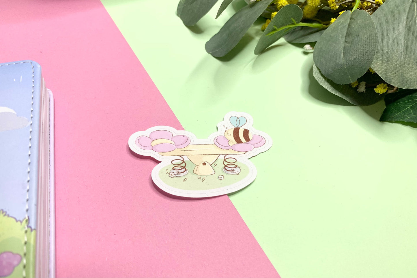 Die-cut / Autocollant/sticker mat Abeille dormante ( bullet ,journaling , déco , scrap , …etc)