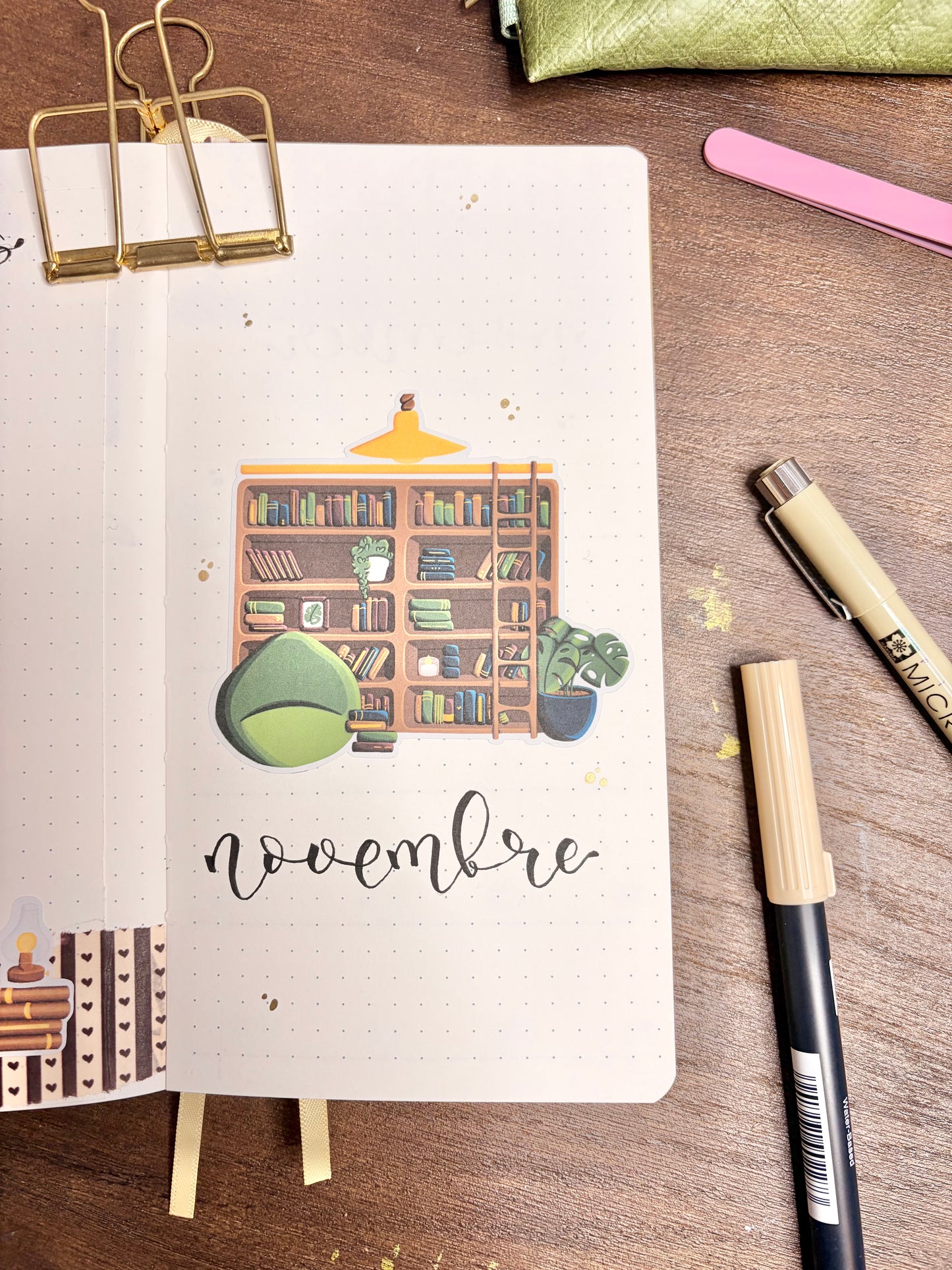 Die-cut / Autocollant/sticker brillant transparent « Cosy & book » ( bullet ,journaling , déco , scrap , …etc)