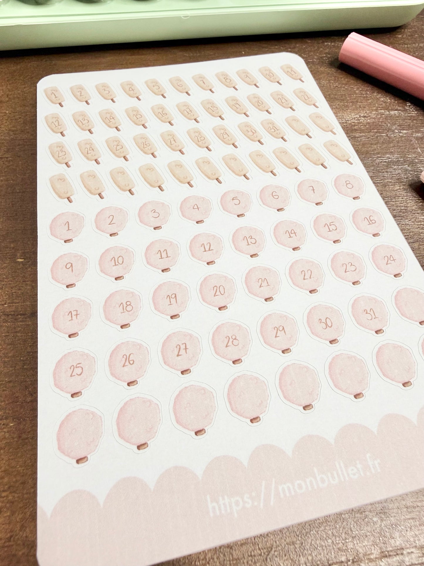Feuille d’autocollants / stickers numéros mat « Sakura & corn dog » ( bullet ,journaling , déco , scrap , …etc)